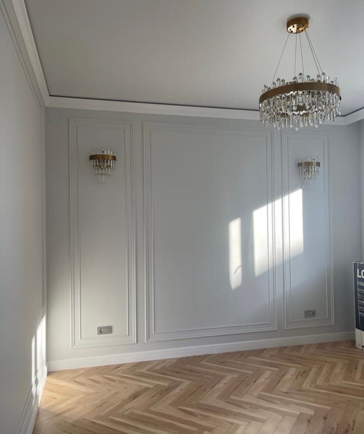 Peinture — Boiseries murales et lustre cristal · réalisation ARDMUPRO
